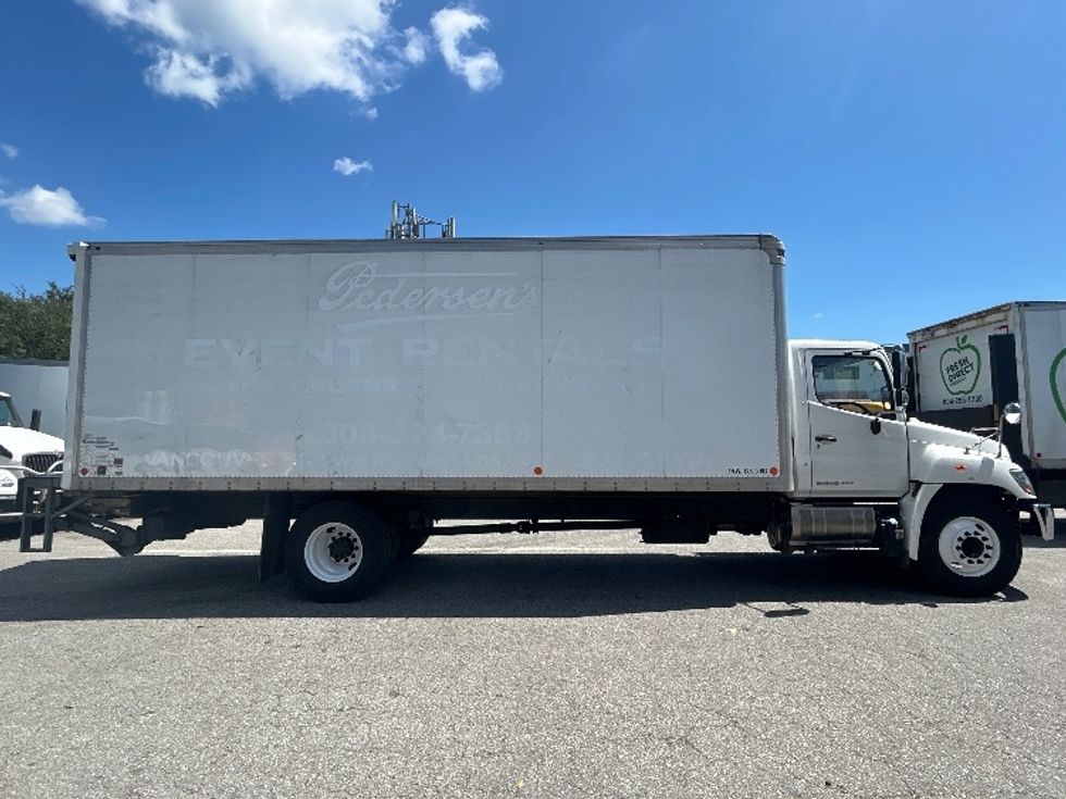 Medium Duty Box Truck-Light and Medium Duty Trucks-Hino-2020-338-Abbotsford-BC-176,101\n\t\tkm-$ 61,250 - Image 15