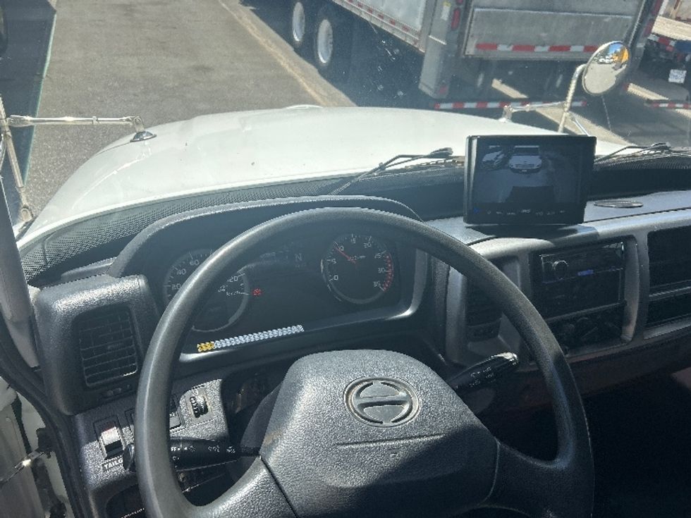 Medium Duty Box Truck-Light and Medium Duty Trucks-Hino-2020-338-Abbotsford-BC-176,101\n\t\tkm-$ 61,250 - Image 17