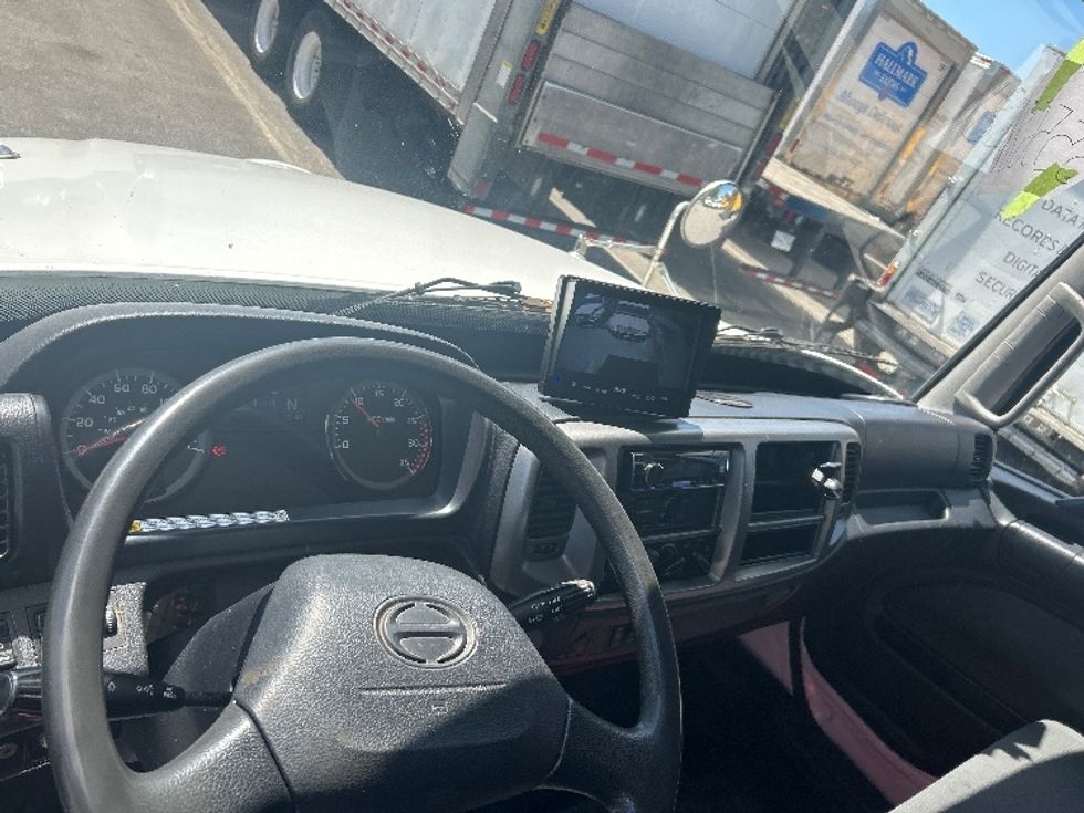 Medium Duty Box Truck-Light and Medium Duty Trucks-Hino-2020-338-Abbotsford-BC-176,101\n\t\tkm-$ 61,250 - Image 18