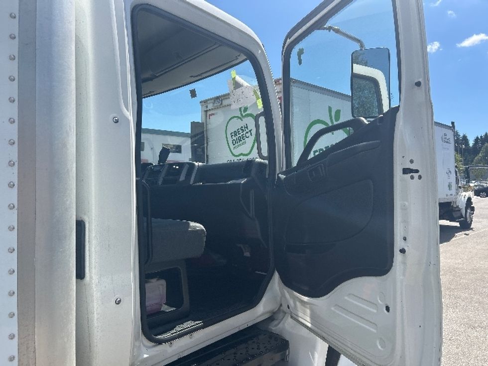 Medium Duty Box Truck-Light and Medium Duty Trucks-Hino-2020-338-Abbotsford-BC-176,101\n\t\tkm-$ 61,250 - Image 20
