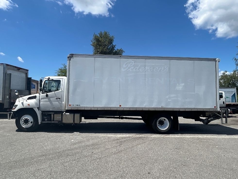 Medium Duty Box Truck-Light and Medium Duty Trucks-Hino-2020-338-Abbotsford-BC-176,101\n\t\tkm-$ 61,250 - Image 4