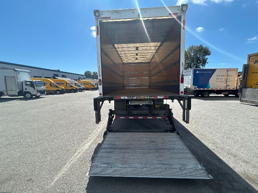 Medium Duty Box Truck-Light and Medium Duty Trucks-Hino-2020-338-Abbotsford-BC-176,101\n\t\tkm-$ 61,250 - Image 9