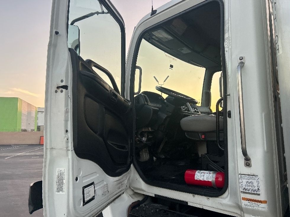 Medium Duty Box Truck-Light and Medium Duty Trucks-Hino-2020-338-Anaheim-CA-165,973\n\t\tmiles-$ 48,000 - Image 16