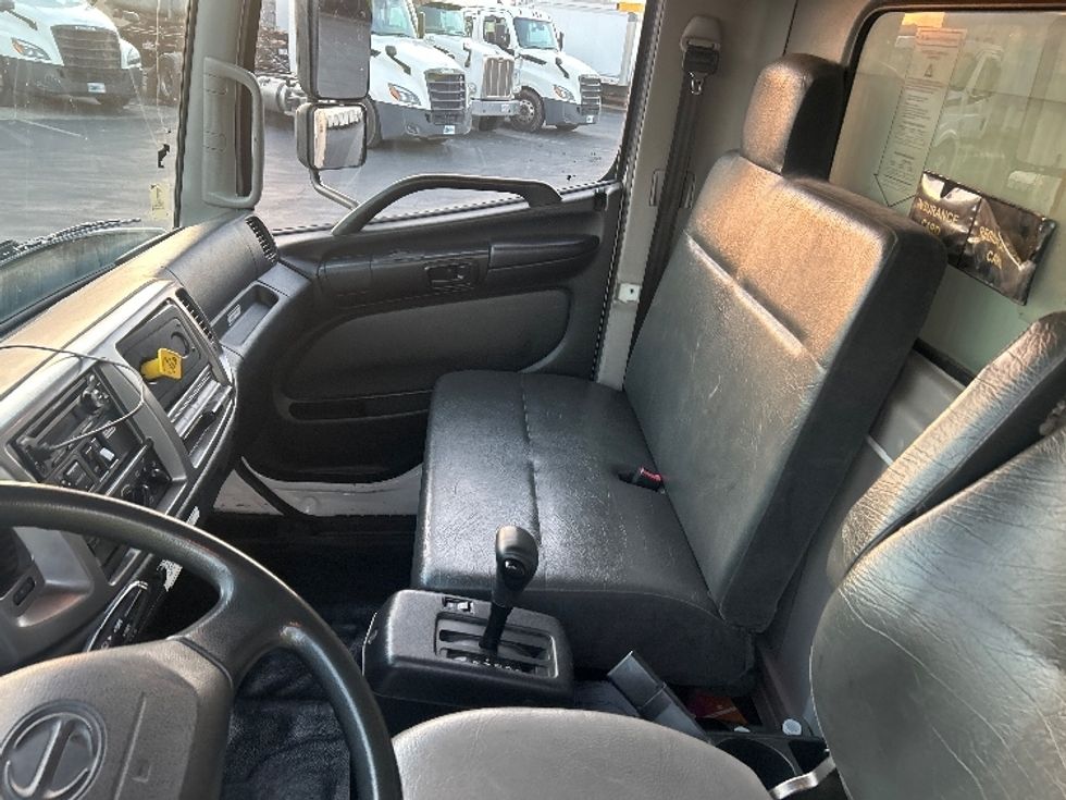Medium Duty Box Truck-Light and Medium Duty Trucks-Hino-2020-338-Anaheim-CA-165,973\n\t\tmiles-$ 48,000 - Image 19