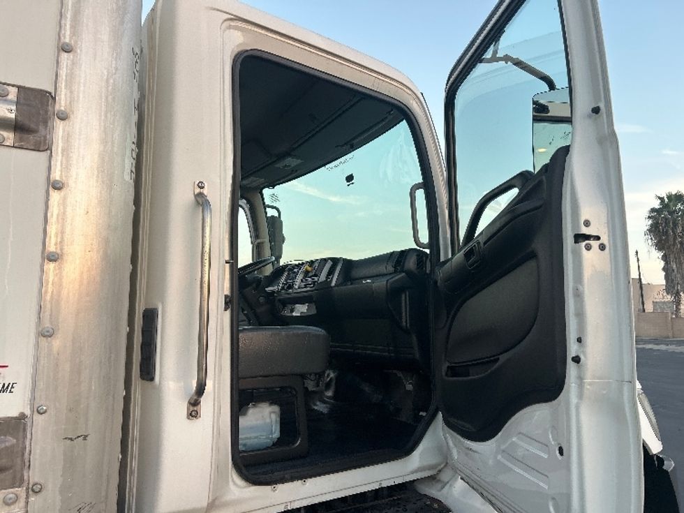 Medium Duty Box Truck-Light and Medium Duty Trucks-Hino-2020-338-Anaheim-CA-165,973\n\t\tmiles-$ 48,000 - Image 20