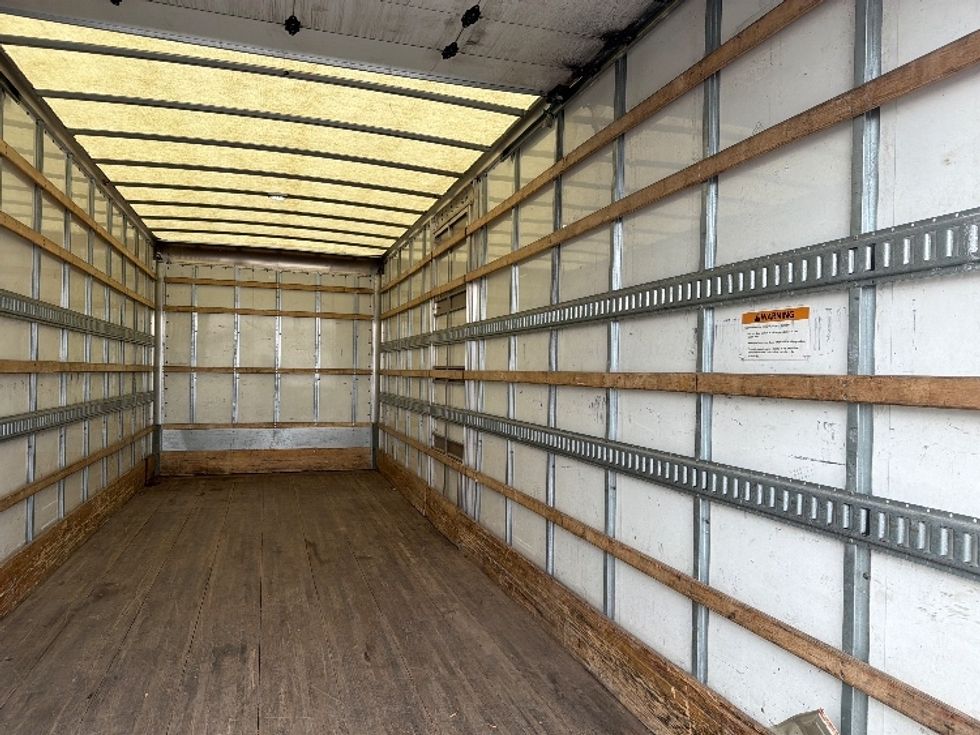 Medium Duty Box Truck-Light and Medium Duty Trucks-Hino-2020-338-Baltimore-MD-170,672\n\t\tmiles-$ 39,250 - Image 12