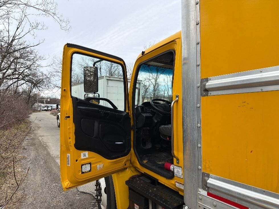 Medium Duty Box Truck-Light and Medium Duty Trucks-Hino-2020-338-Baltimore-MD-170,672\n\t\tmiles-$ 39,250 - Image 16