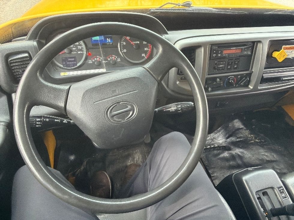 Medium Duty Box Truck-Light and Medium Duty Trucks-Hino-2020-338-Baltimore-MD-170,672\n\t\tmiles-$ 39,250 - Image 17