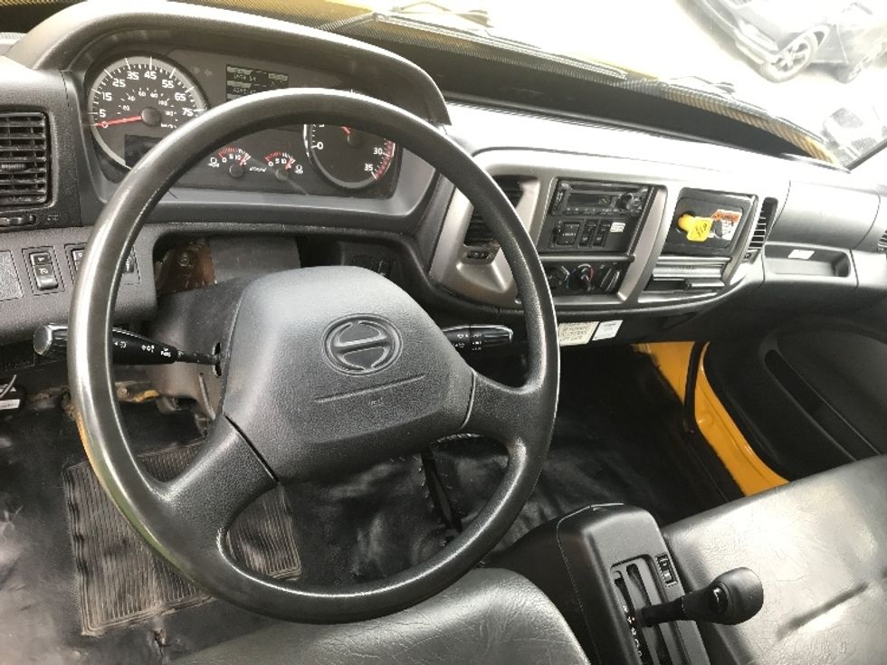 Medium Duty Box Truck-Light and Medium Duty Trucks-Hino-2020-338-Baltimore-MD-183,252\n\t\tmiles-$ 41,250 - Image 11