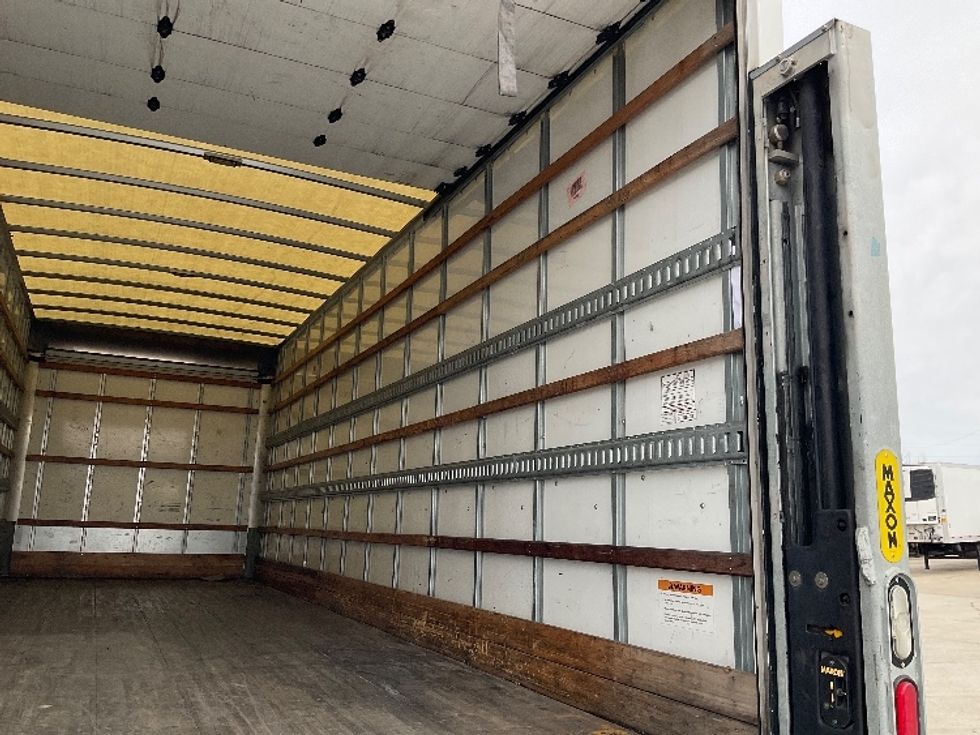 Medium Duty Box Truck-Light and Medium Duty Trucks-Hino-2020-338-Bowling Green-KY-254,985\n\t\tmiles-$ 37,750 - Image 12