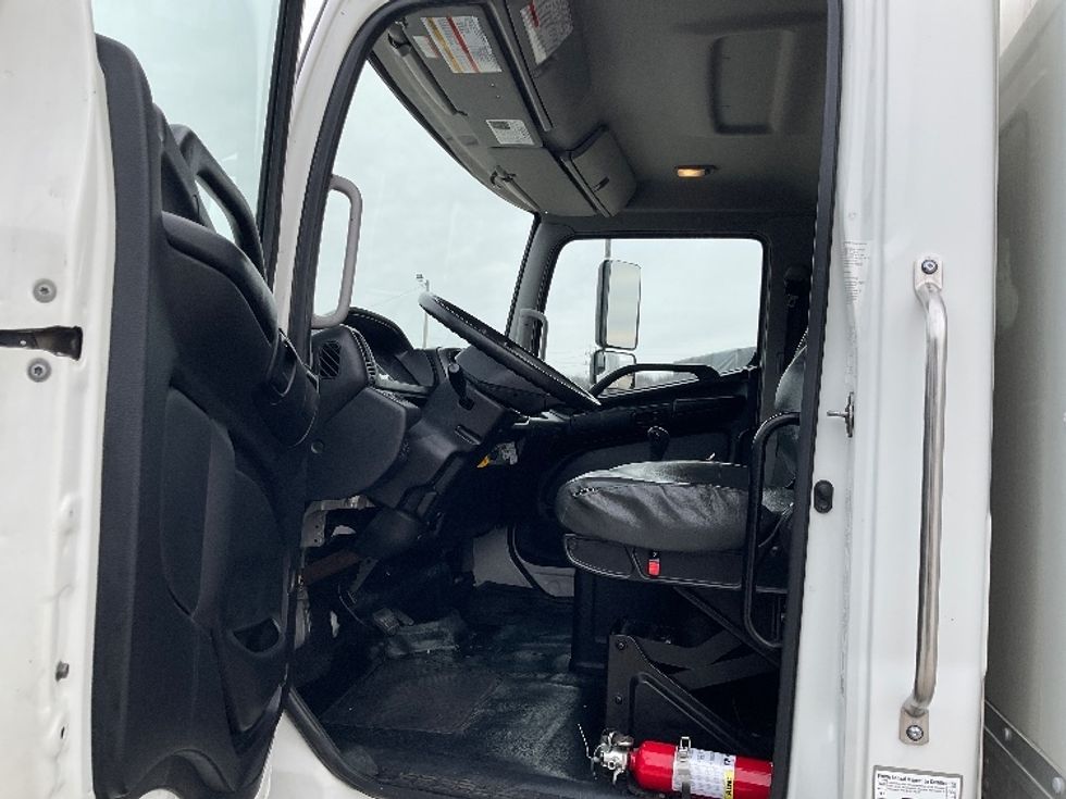 Medium Duty Box Truck-Light and Medium Duty Trucks-Hino-2020-338-Bowling Green-KY-254,985\n\t\tmiles-$ 37,750 - Image 16