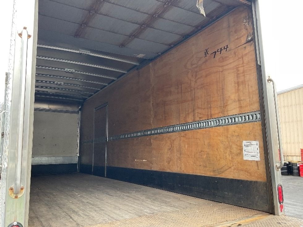 Medium Duty Box Truck-Light and Medium Duty Trucks-Hino-2020-338-Braintree-MA-144,572\n\t\tmiles-$ 41,500 - Image 12