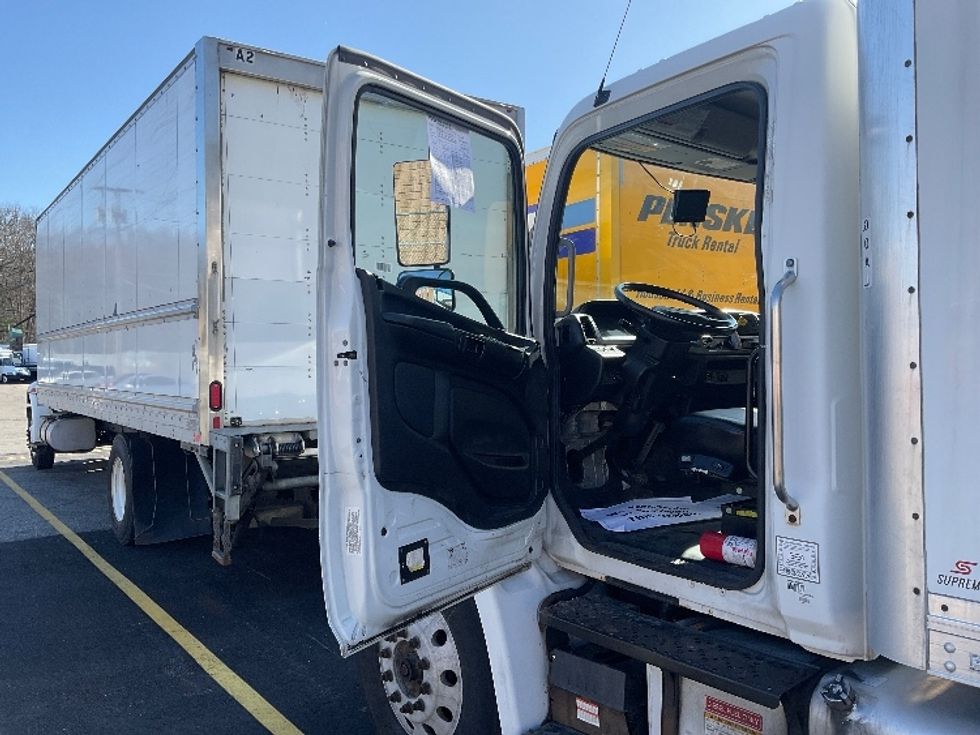 Medium Duty Box Truck-Light and Medium Duty Trucks-Hino-2020-338-Braintree-MA-144,572\n\t\tmiles-$ 41,500 - Image 16