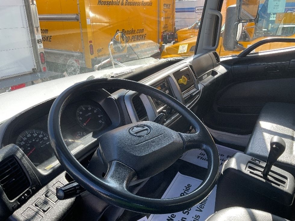 Medium Duty Box Truck-Light and Medium Duty Trucks-Hino-2020-338-Braintree-MA-144,572\n\t\tmiles-$ 41,500 - Image 17