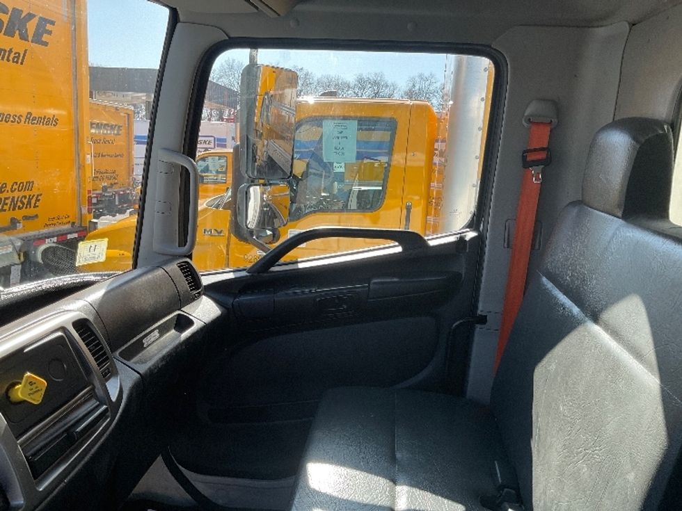 Medium Duty Box Truck-Light and Medium Duty Trucks-Hino-2020-338-Braintree-MA-144,572\n\t\tmiles-$ 41,500 - Image 19