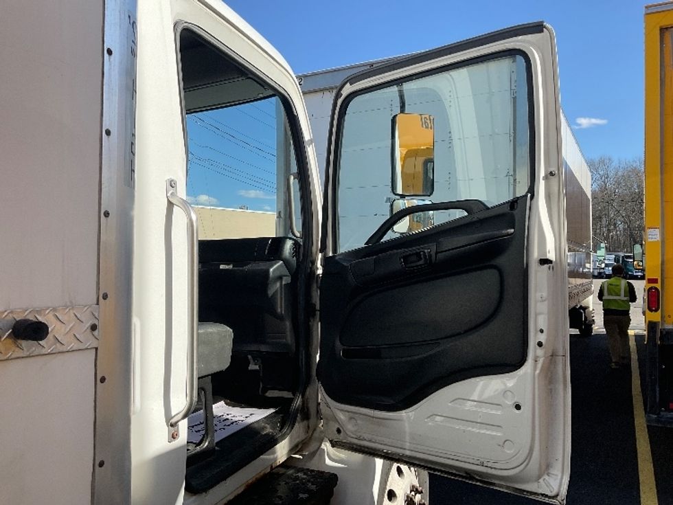 Medium Duty Box Truck-Light and Medium Duty Trucks-Hino-2020-338-Braintree-MA-144,572\n\t\tmiles-$ 41,500 - Image 20