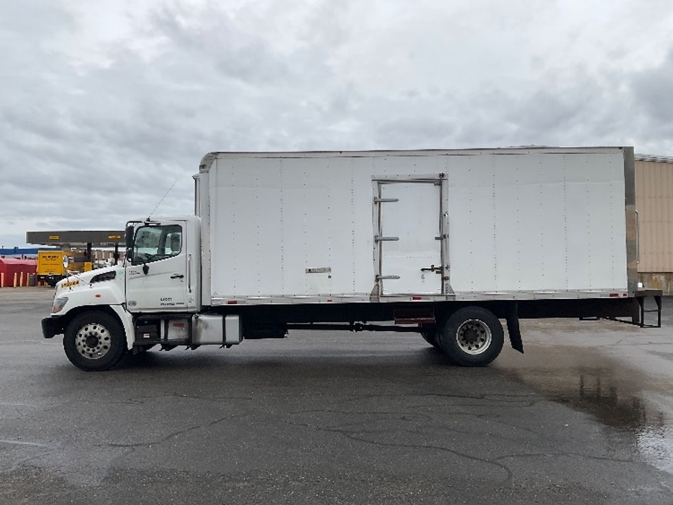 Medium Duty Box Truck-Light and Medium Duty Trucks-Hino-2020-338-Braintree-MA-144,572\n\t\tmiles-$ 41,500 - Image 4