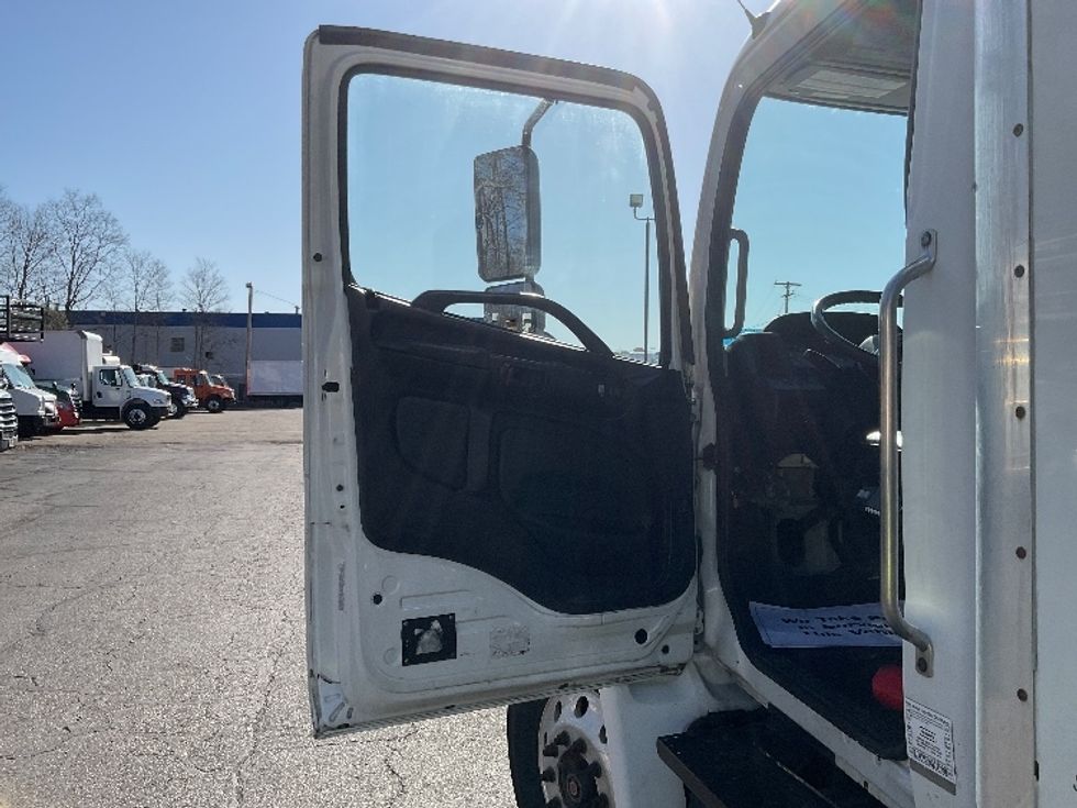 2020 Hino Conventional Type Truck Single Cab photo 13