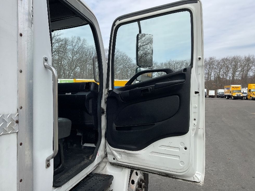 2020 Hino Conventional Type Truck Single Cab photo 17
