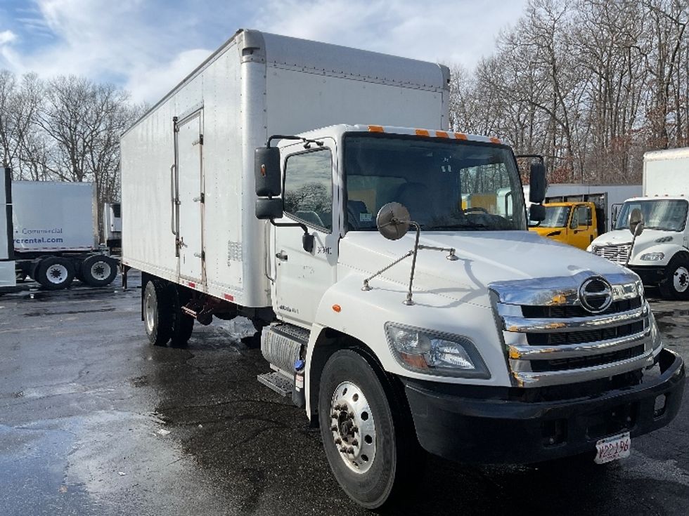 Medium Duty Box Truck-Light and Medium Duty Trucks-Hino-2020-338-Braintree-MA-175,403\n\t\tmiles-$ 39,250 - Image 1