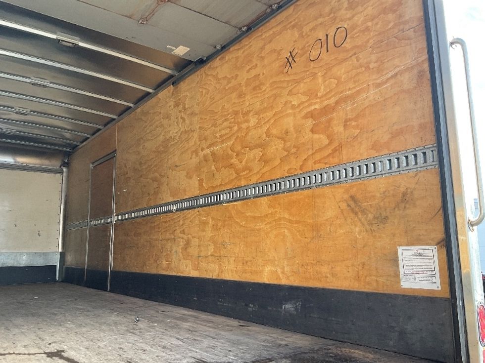 Medium Duty Box Truck-Light and Medium Duty Trucks-Hino-2020-338-Braintree-MA-175,403\n\t\tmiles-$ 39,250 - Image 12