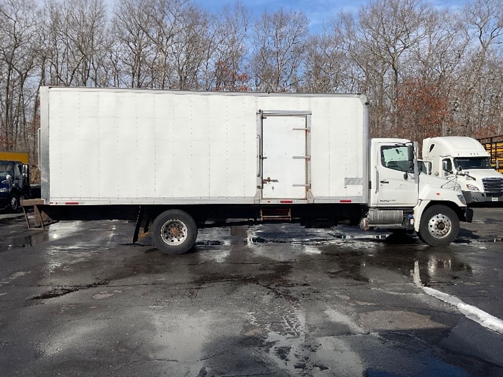 Medium Duty Box Truck-Light and Medium Duty Trucks-Hino-2020-338-Braintree-MA-175,403\n\t\tmiles-$ 39,250 - Image 15