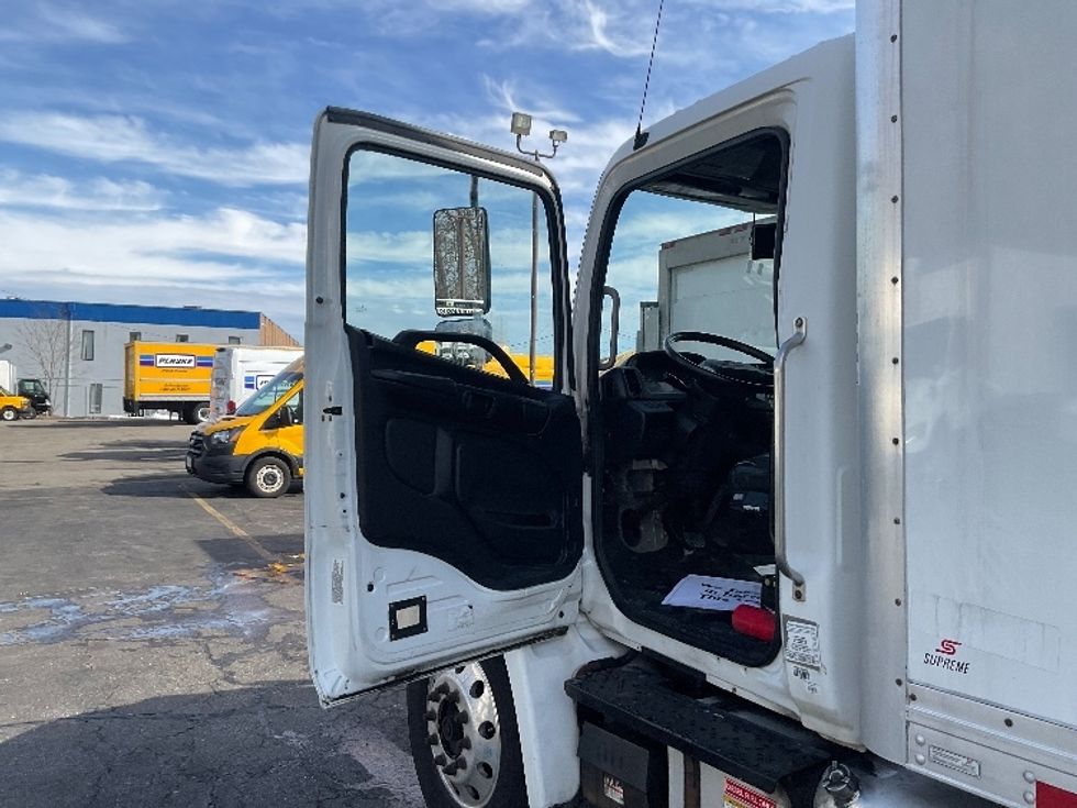 Medium Duty Box Truck-Light and Medium Duty Trucks-Hino-2020-338-Braintree-MA-175,403\n\t\tmiles-$ 39,250 - Image 16