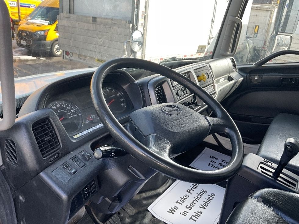 Medium Duty Box Truck-Light and Medium Duty Trucks-Hino-2020-338-Braintree-MA-175,403\n\t\tmiles-$ 39,250 - Image 17
