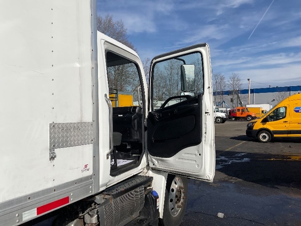 Medium Duty Box Truck-Light and Medium Duty Trucks-Hino-2020-338-Braintree-MA-175,403\n\t\tmiles-$ 39,250 - Image 20