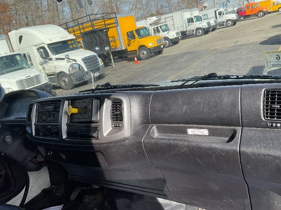 Medium Duty Box Truck-Light and Medium Duty Trucks-Hino-2020-338-Braintree-MA-175,403\n\t\tmiles-$ 39,250 - Image 21