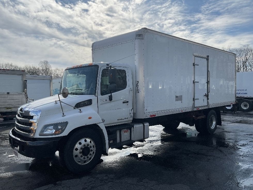 Medium Duty Box Truck-Light and Medium Duty Trucks-Hino-2020-338-Braintree-MA-175,403\n\t\tmiles-$ 39,250 - Image 3