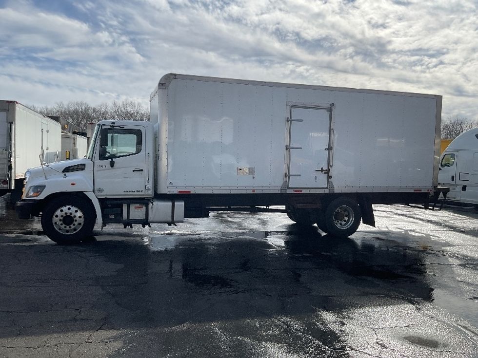 Medium Duty Box Truck-Light and Medium Duty Trucks-Hino-2020-338-Braintree-MA-175,403\n\t\tmiles-$ 39,250 - Image 4