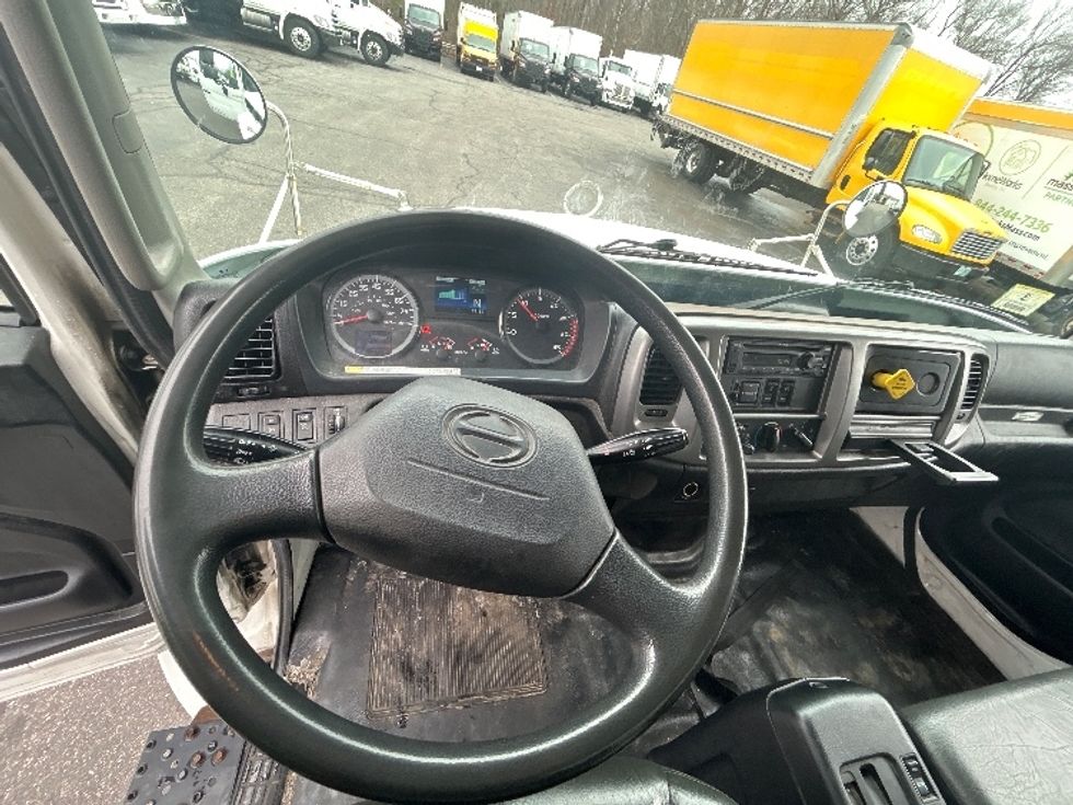 Medium Duty Box Truck-Light and Medium Duty Trucks-Hino-2020-338-Braintree-MA-70,048\n\t\tmiles-$ 46,000 - Image 18