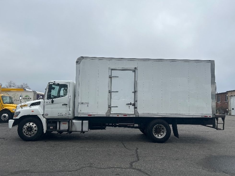 Medium Duty Box Truck-Light and Medium Duty Trucks-Hino-2020-338-Braintree-MA-70,048\n\t\tmiles-$ 46,000 - Image 4
