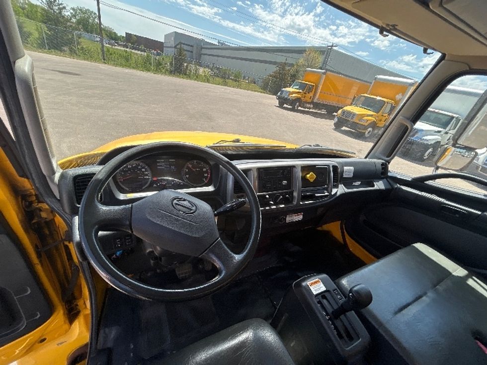 Medium Duty Box Truck-Light and Medium Duty Trucks-Hino-2020-338-Brooklyn Park-MN-161,905\n\t\tmiles-$ 39,500 - Image 17
