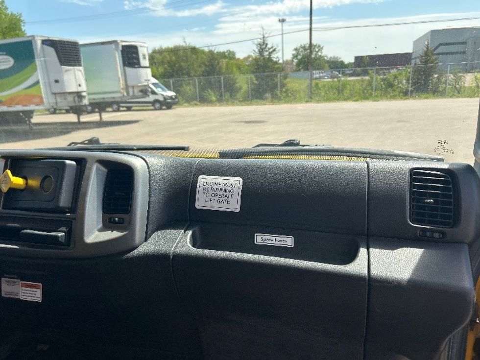 Medium Duty Box Truck-Light and Medium Duty Trucks-Hino-2020-338-Brooklyn Park-MN-161,905\n\t\tmiles-$ 39,500 - Image 21