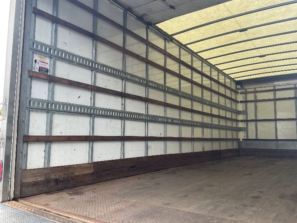 Medium Duty Box Truck-Light and Medium Duty Trucks-Hino-2020-338-Buffalo-NY-161,398\n\t\tmiles-$ 42,000 - Image 11