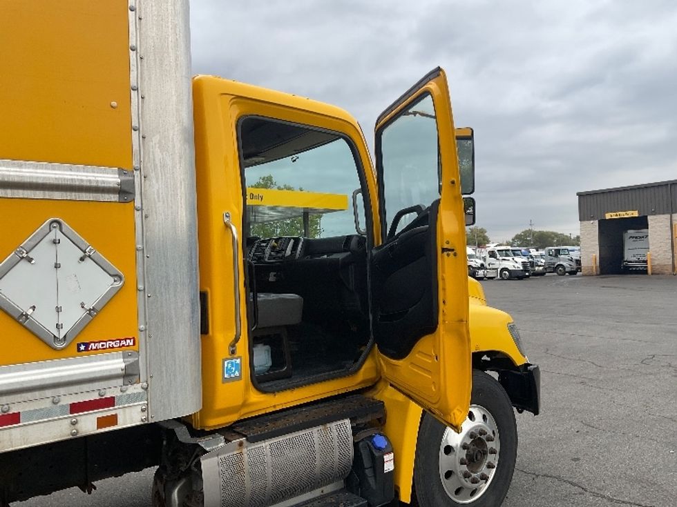 Medium Duty Box Truck-Light and Medium Duty Trucks-Hino-2020-338-Buffalo-NY-161,398\n\t\tmiles-$ 42,000 - Image 20