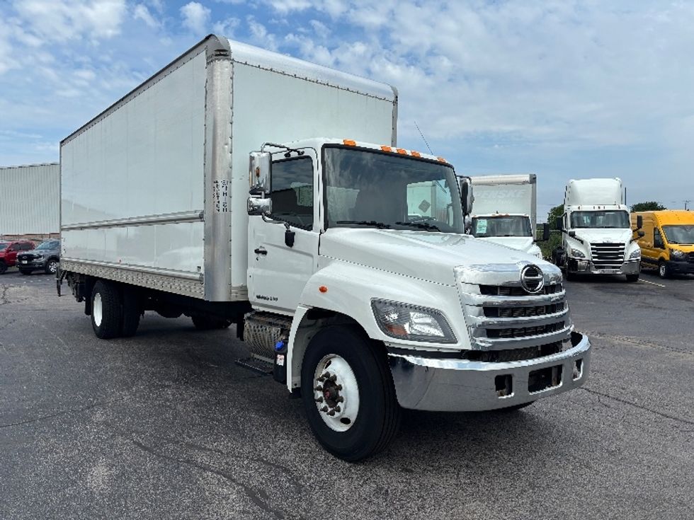 Medium Duty Box Truck-Light and Medium Duty Trucks-Hino-2020-338-Burlington-ON-391,403\n\t\tkm-$ 49,750 - Image 1