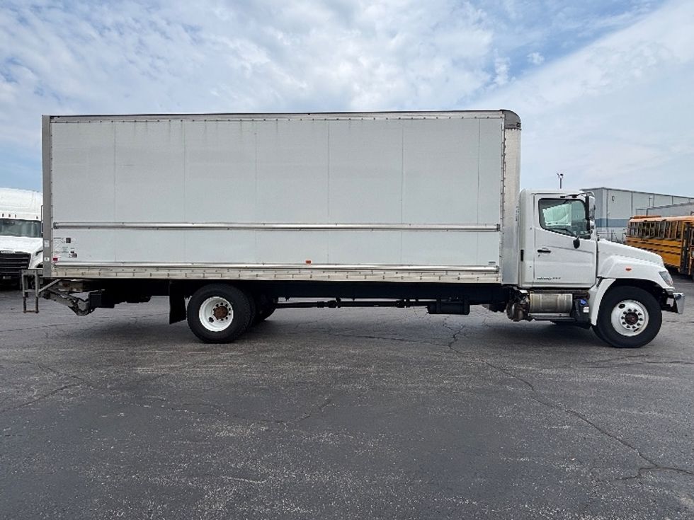 Medium Duty Box Truck-Light and Medium Duty Trucks-Hino-2020-338-Burlington-ON-391,403\n\t\tkm-$ 49,750 - Image 15