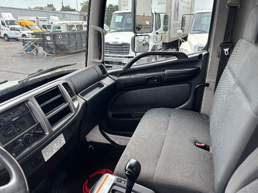 Medium Duty Box Truck-Light and Medium Duty Trucks-Hino-2020-338-Burlington-ON-391,403\n\t\tkm-$ 49,750 - Image 19