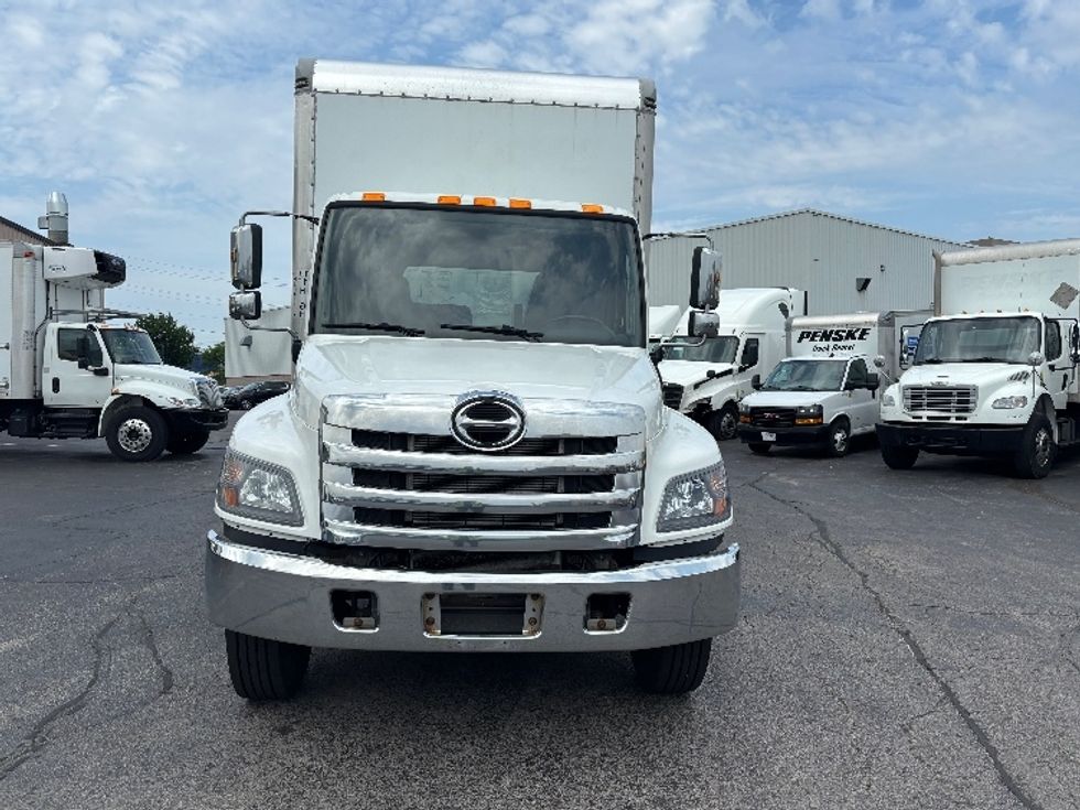 Medium Duty Box Truck-Light and Medium Duty Trucks-Hino-2020-338-Burlington-ON-391,403\n\t\tkm-$ 49,750 - Image 2