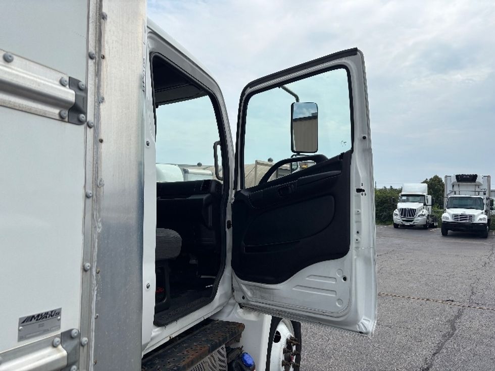 Medium Duty Box Truck-Light and Medium Duty Trucks-Hino-2020-338-Burlington-ON-391,403\n\t\tkm-$ 49,750 - Image 20