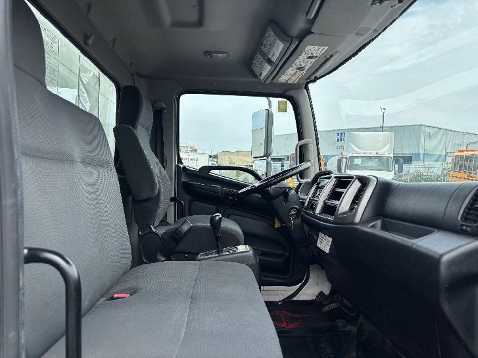 Medium Duty Box Truck-Light and Medium Duty Trucks-Hino-2020-338-Burlington-ON-391,403\n\t\tkm-$ 49,750 - Image 22