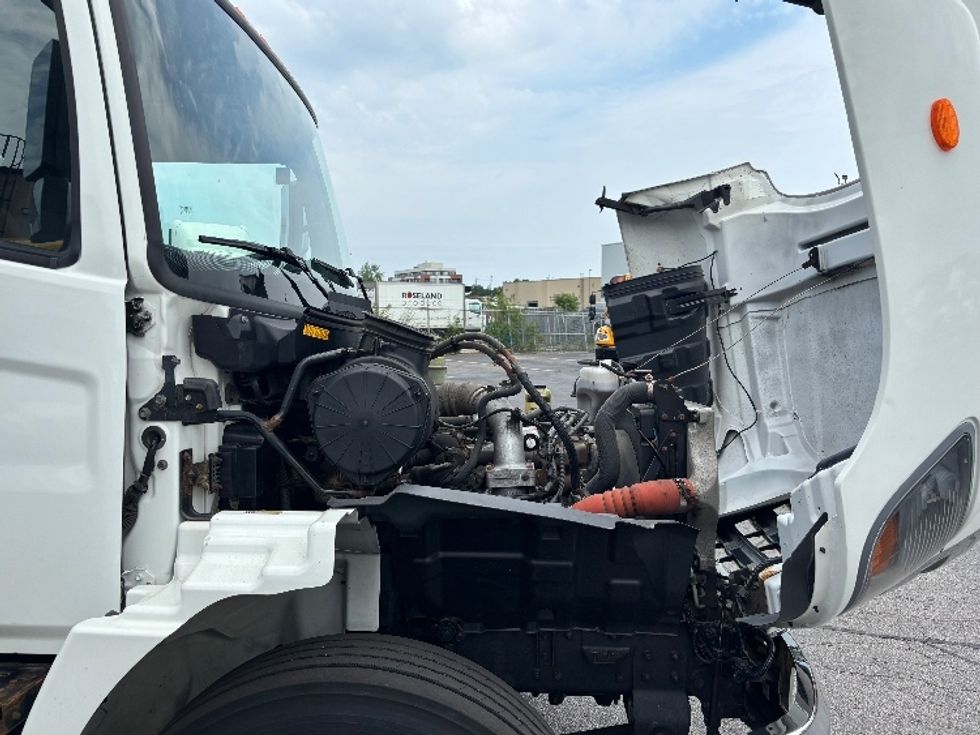 Medium Duty Box Truck-Light and Medium Duty Trucks-Hino-2020-338-Burlington-ON-391,403\n\t\tkm-$ 49,750 - Image 23