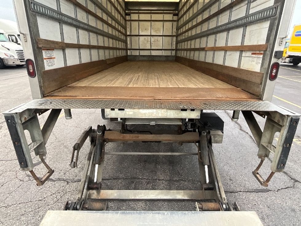 Medium Duty Box Truck-Light and Medium Duty Trucks-Hino-2020-338-Cambridge-ON-336,429\n\t\tkm-$ 56,250 - Image 10