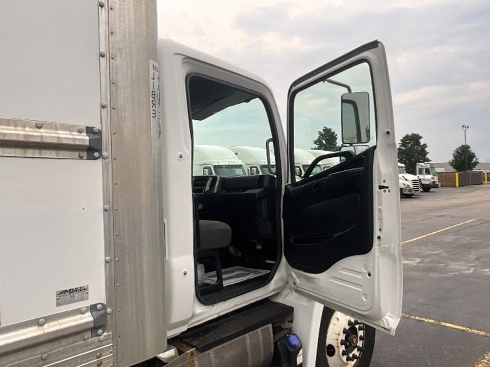 Medium Duty Box Truck-Light and Medium Duty Trucks-Hino-2020-338-Cambridge-ON-336,429\n\t\tkm-$ 56,250 - Image 20