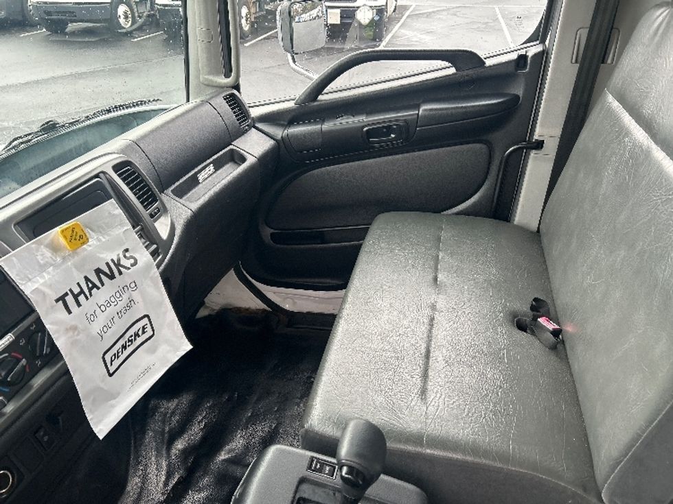 Medium Duty Box Truck-Light and Medium Duty Trucks-Hino-2020-338-Charlotte-NC-160,639\n\t\tmiles-$ 48,750 - Image 19