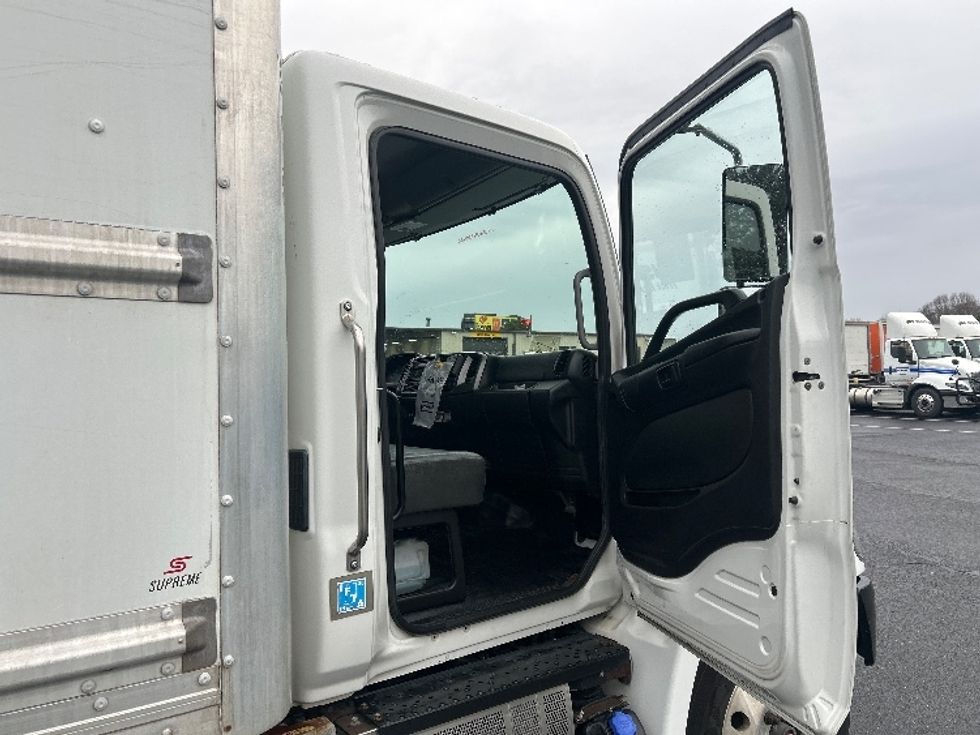 Medium Duty Box Truck-Light and Medium Duty Trucks-Hino-2020-338-Charlotte-NC-160,639\n\t\tmiles-$ 48,750 - Image 20
