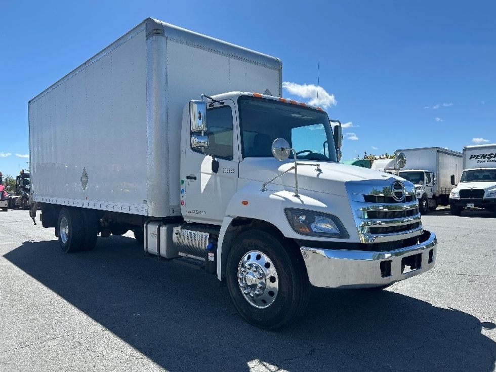 Medium Duty Box Truck-Light and Medium Duty Trucks-Hino-2020-338-Dartmouth-NS-274,403\n\t\tkm-$ 53,500 - Image 1